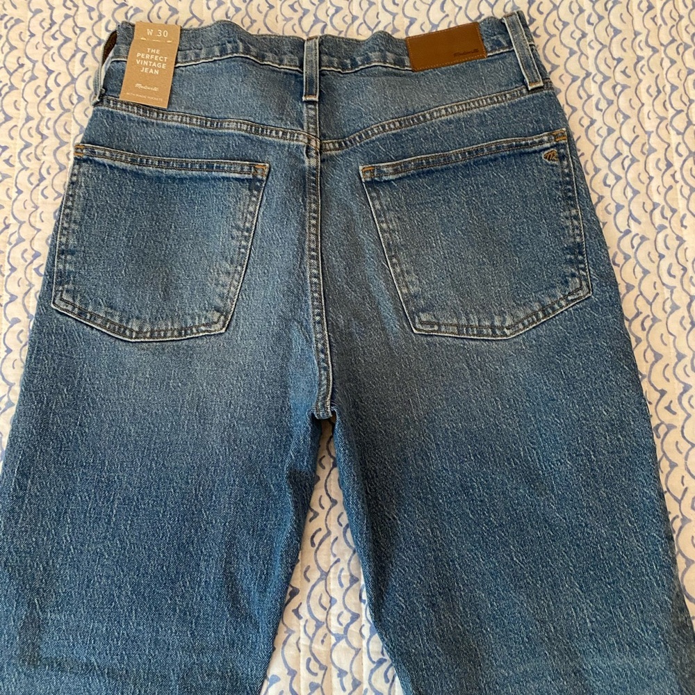 Madewell perfect vintage jean, ainsworth wash with frayed hem, NWT - Picture 2 of 5